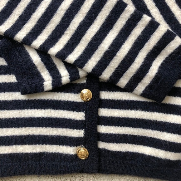 H&M Crewneck Cardigan Sweater.NWT. - Picture 3 of 5
